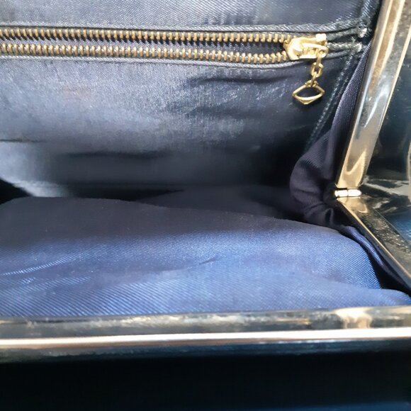 Old-style Navy patent kiss-close handbag - Picture 4 of 8